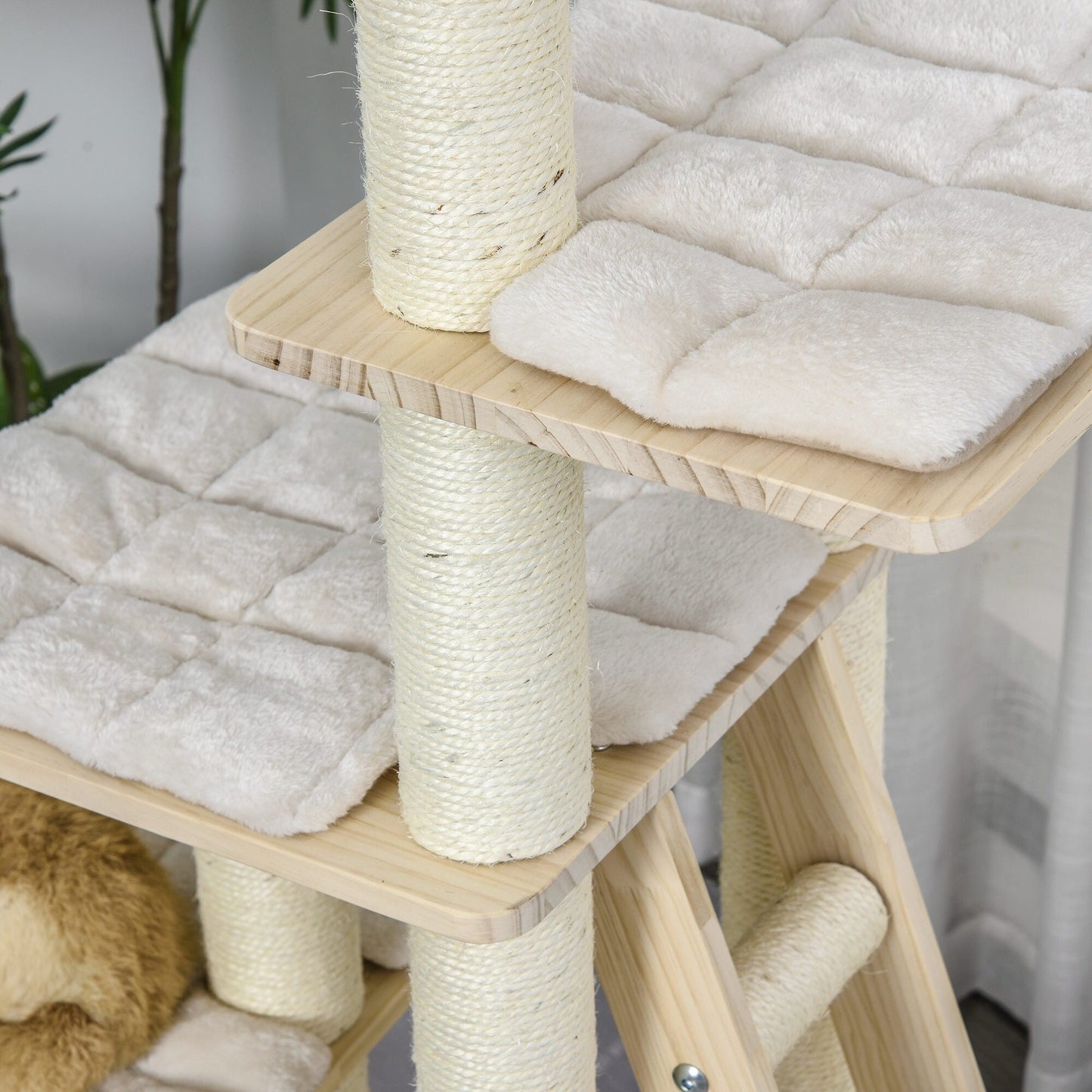 Arbre à chat PawHut à plusieurs niveaux avec poteau à griffer recouvert de sisal, activités pour chatons et coussin moelleux de luxe