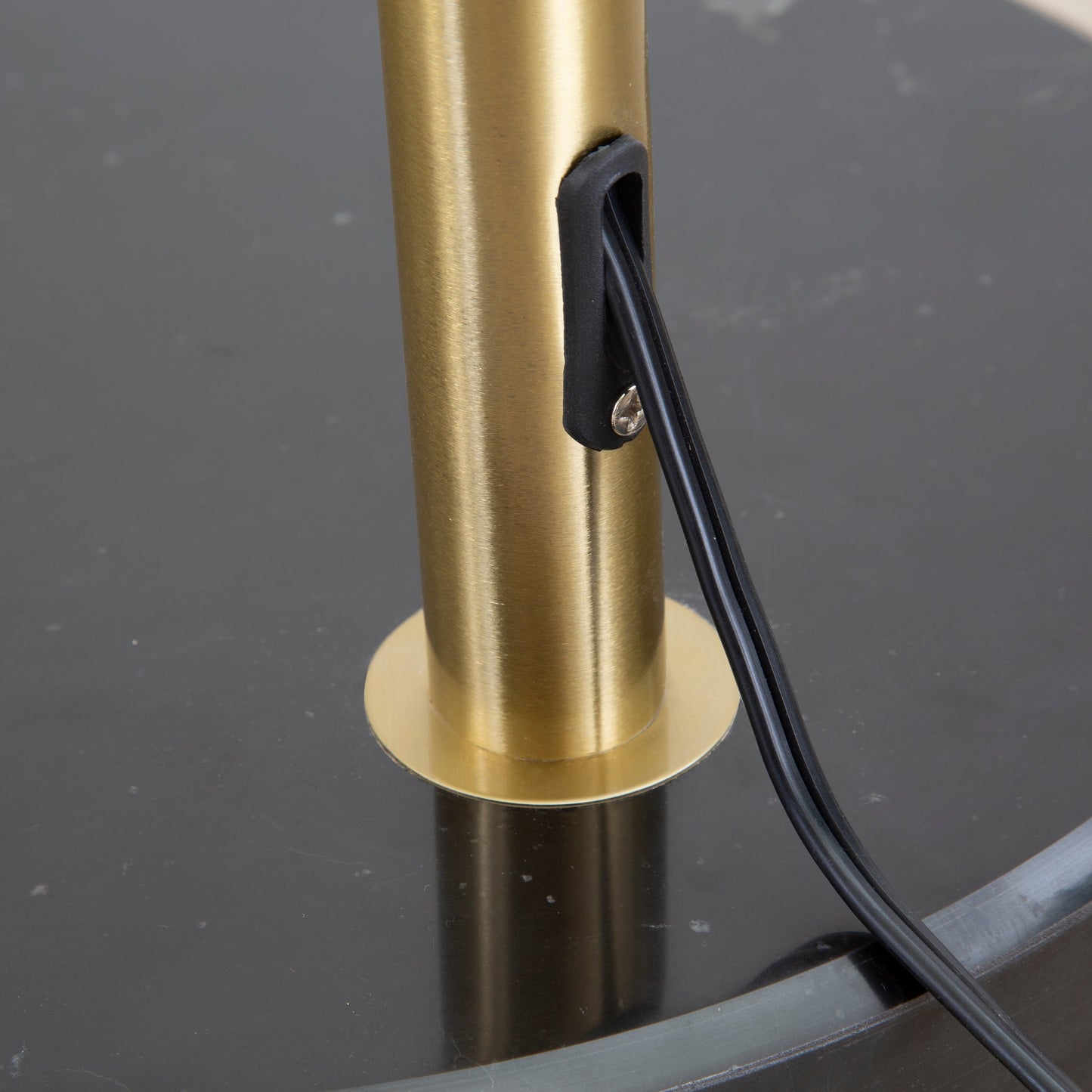 Lampadaire Q-Max 81 en acier, orientable et arqué, avec abat-jour extra large et base en marbre