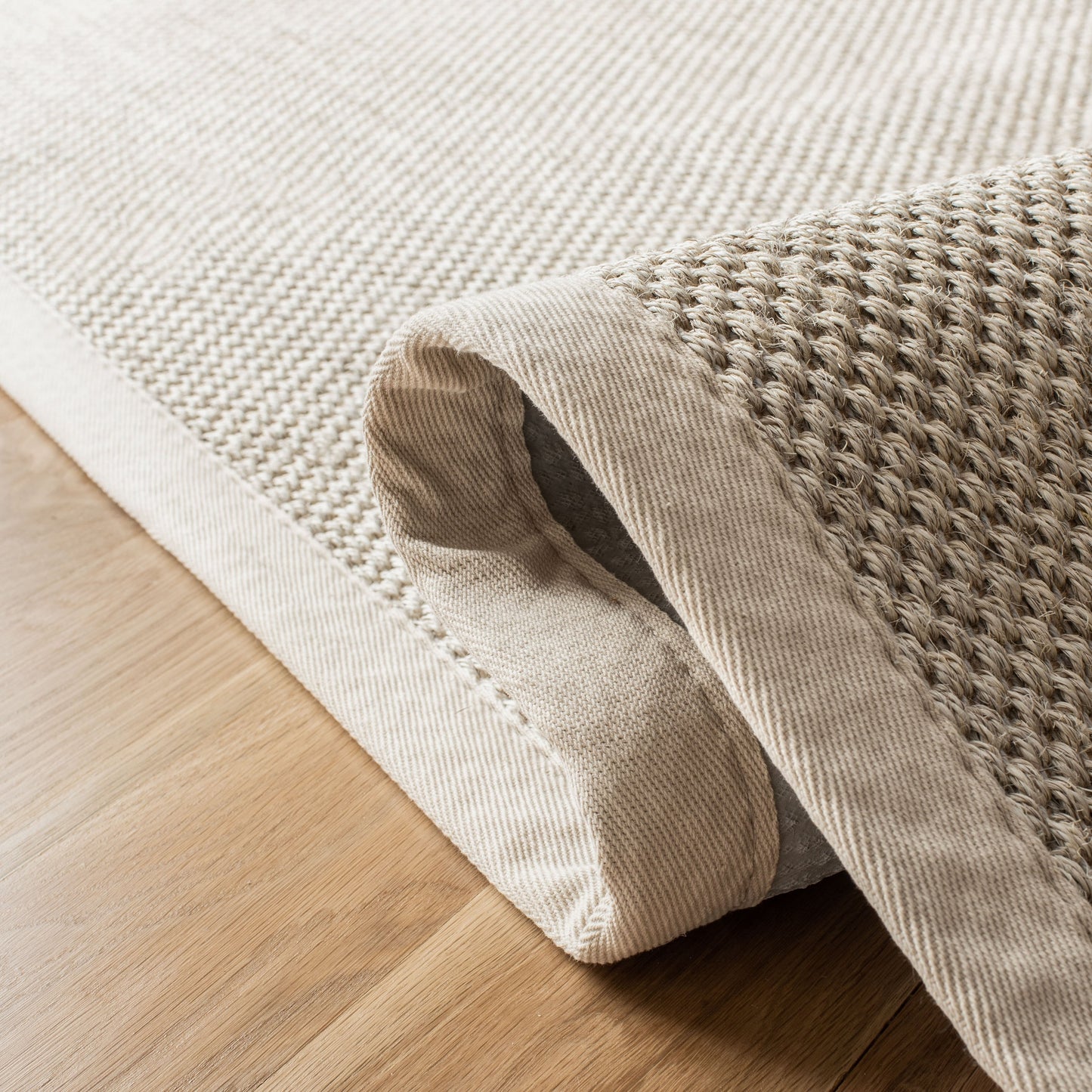 Tapis en sisal Lorine à bordure décontractée en fibres naturelles SAFAVIEH