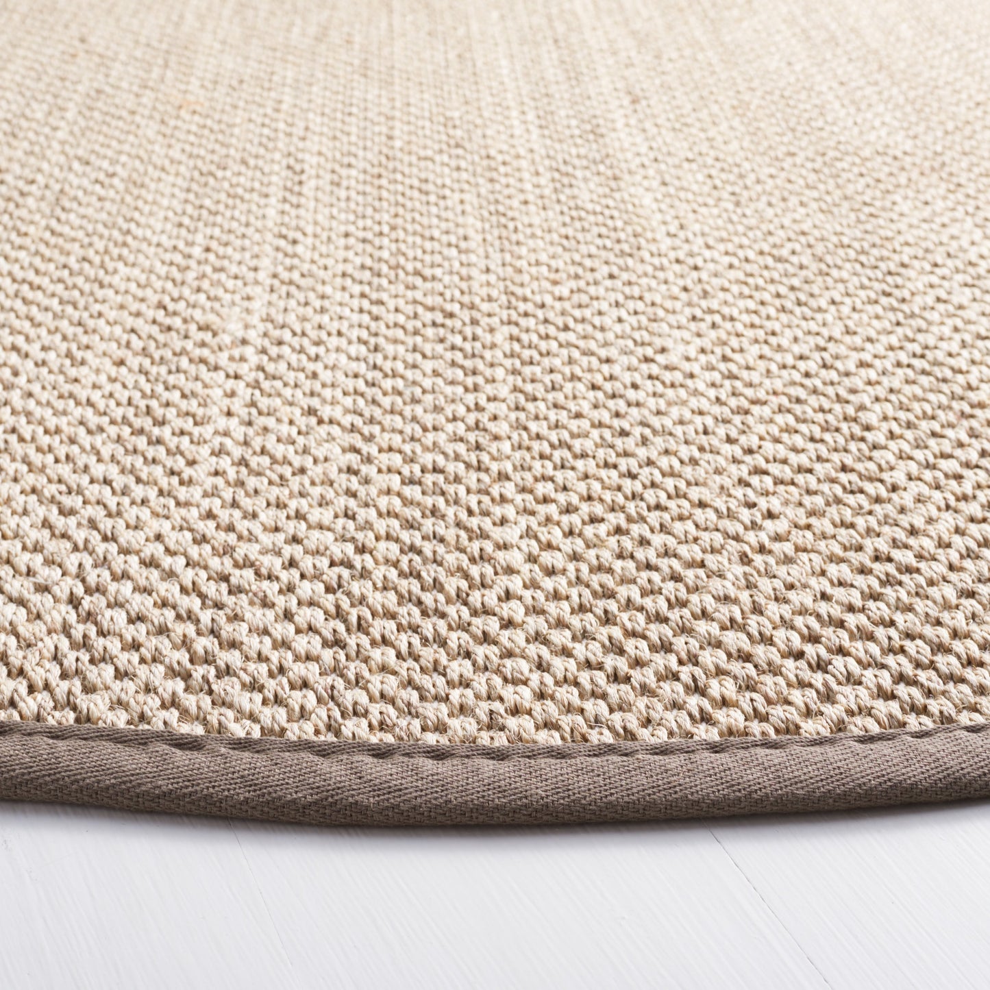 Tapis en sisal Lorine à bordure décontractée en fibres naturelles SAFAVIEH