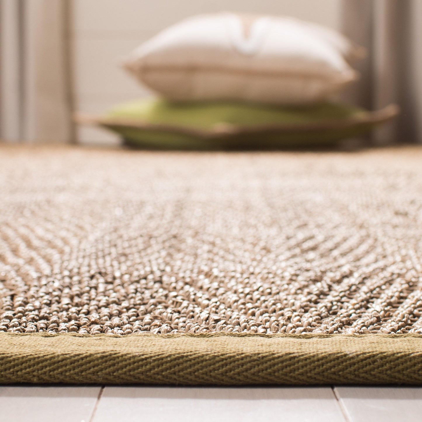 Tapis Trilby en fibres naturelles SAFAVIEH à chevrons en jonc de mer