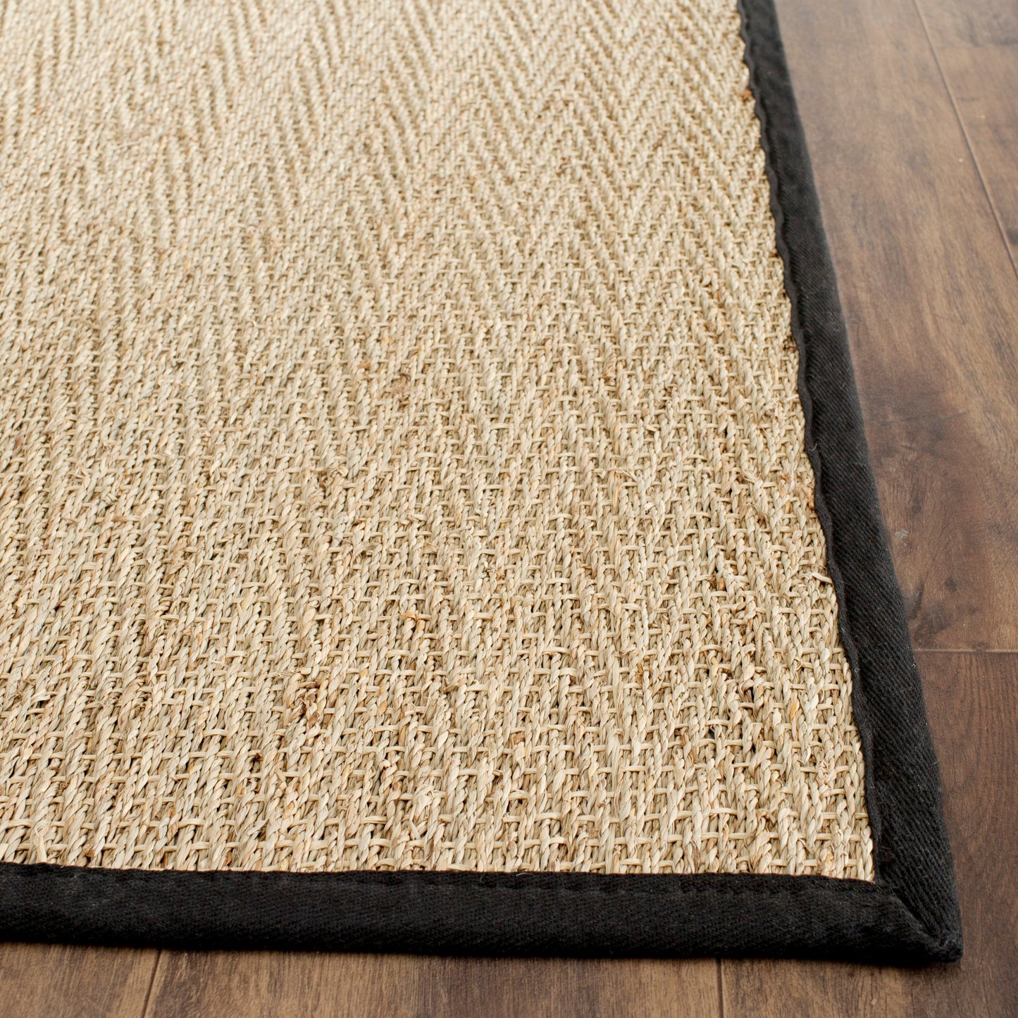 Tapis Trilby en fibres naturelles SAFAVIEH à chevrons en jonc de mer