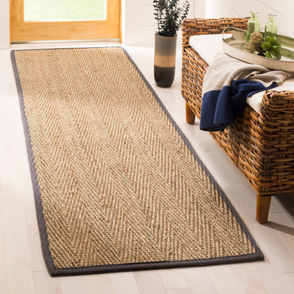 Tapis Trilby en fibres naturelles SAFAVIEH à chevrons en jonc de mer