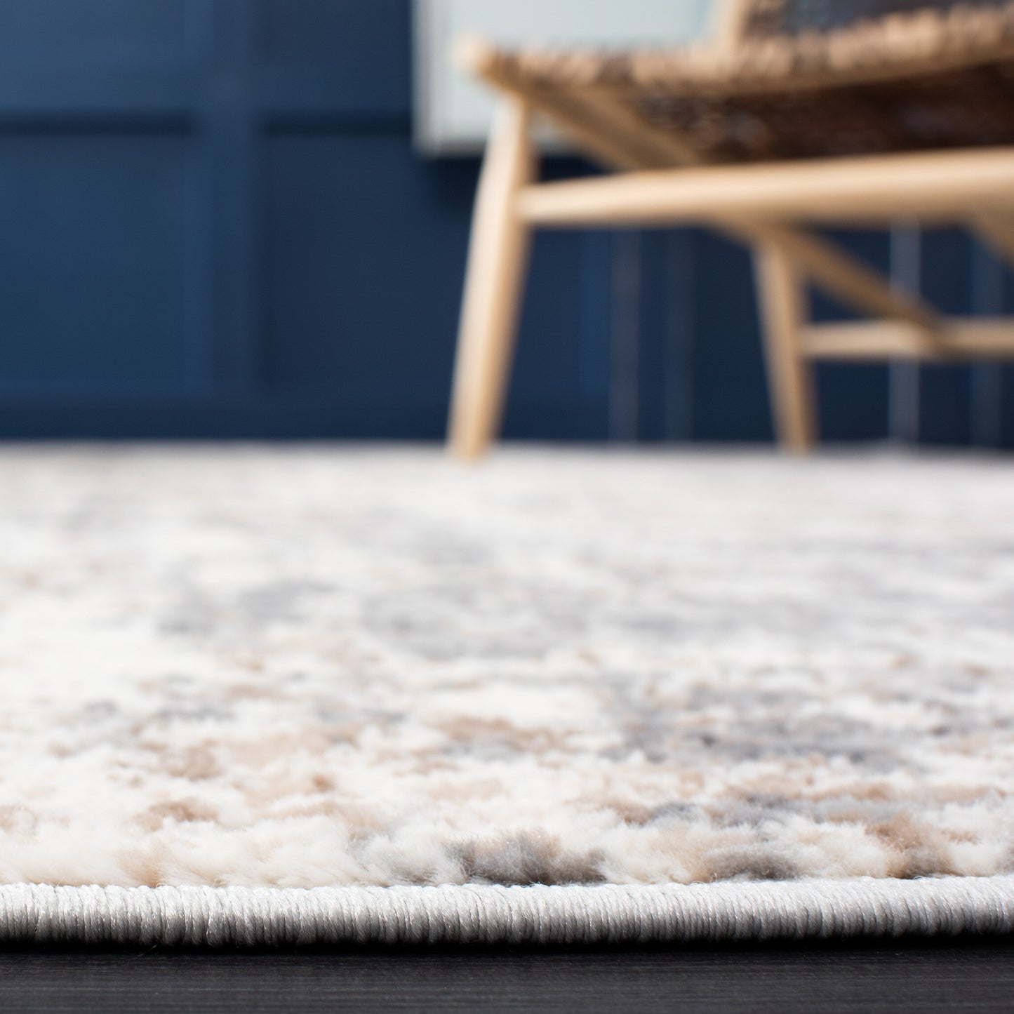 Tapis abstrait moderne SAFAVIEH Shivan Remziye