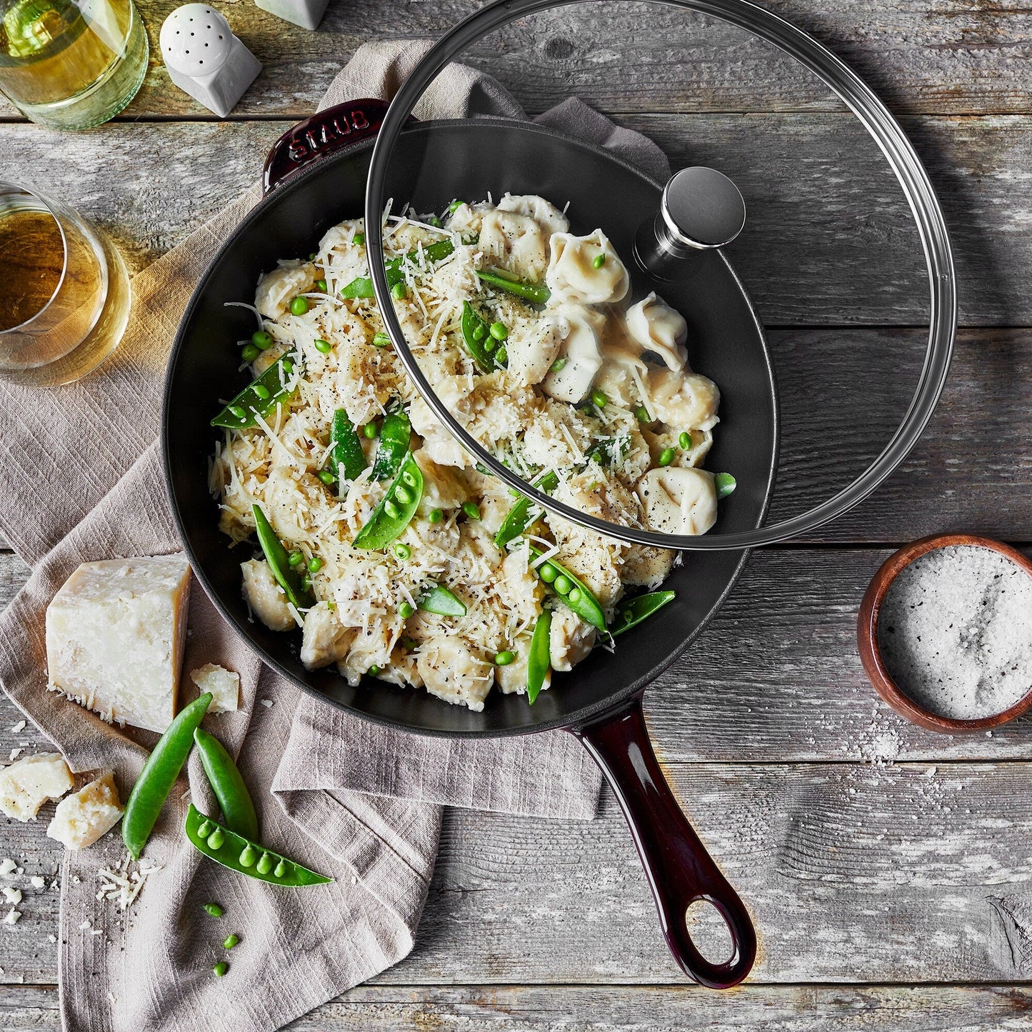 Poêle quotidienne en fonte STAUB de 2,9 litres avec couvercle en verre