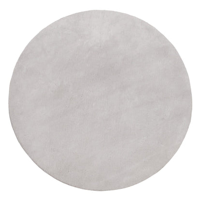 Tapis doux et lavable avec envers antidérapant, disponible en couleurs unies.