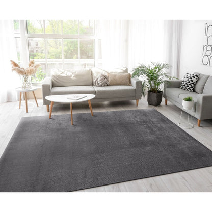 Tapis doux et lavable avec envers antidérapant, disponible en couleurs unies.