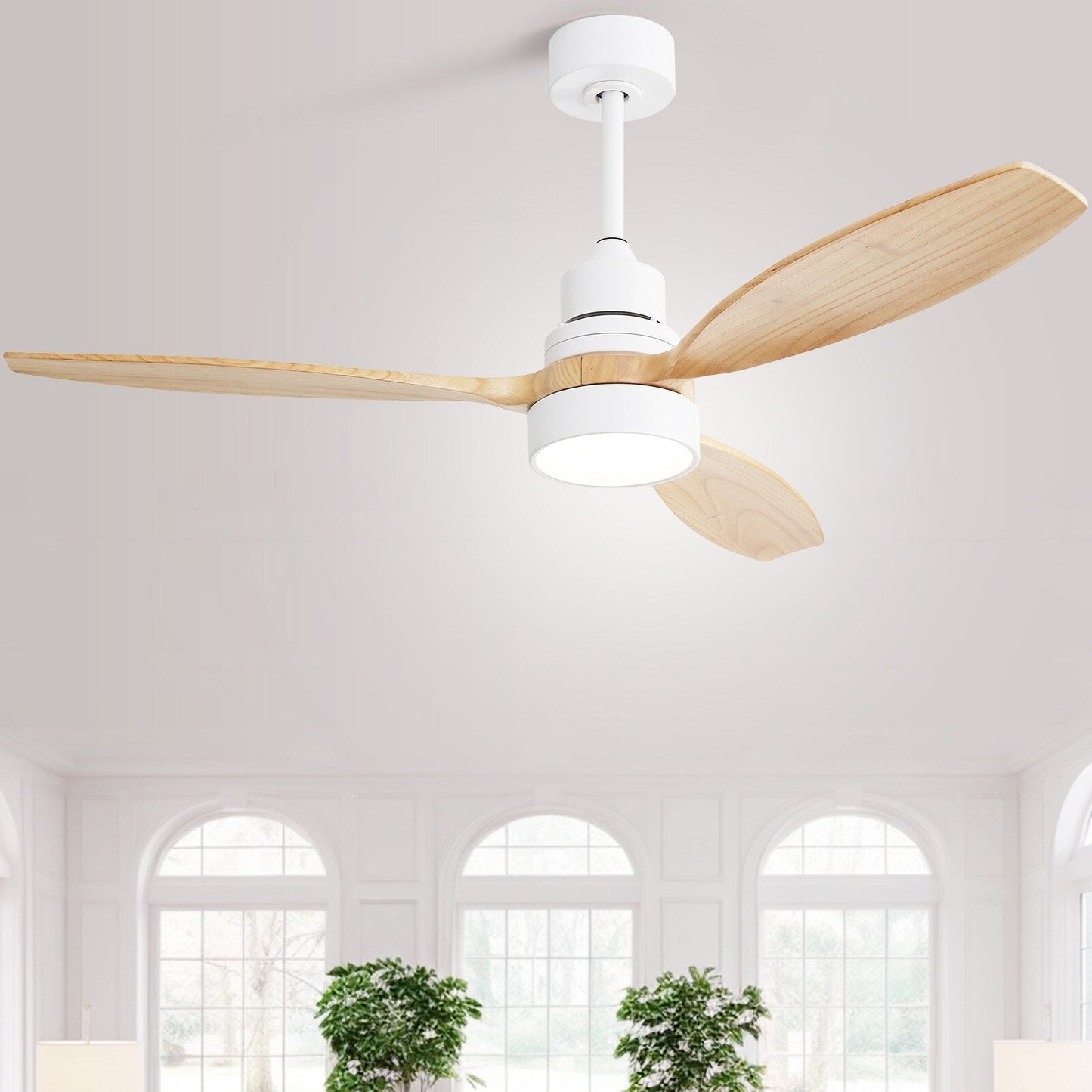 Ventilateur de plafond d'intérieur Sofucor 52 en bois avec éclairage intégré et télécommande (en option).