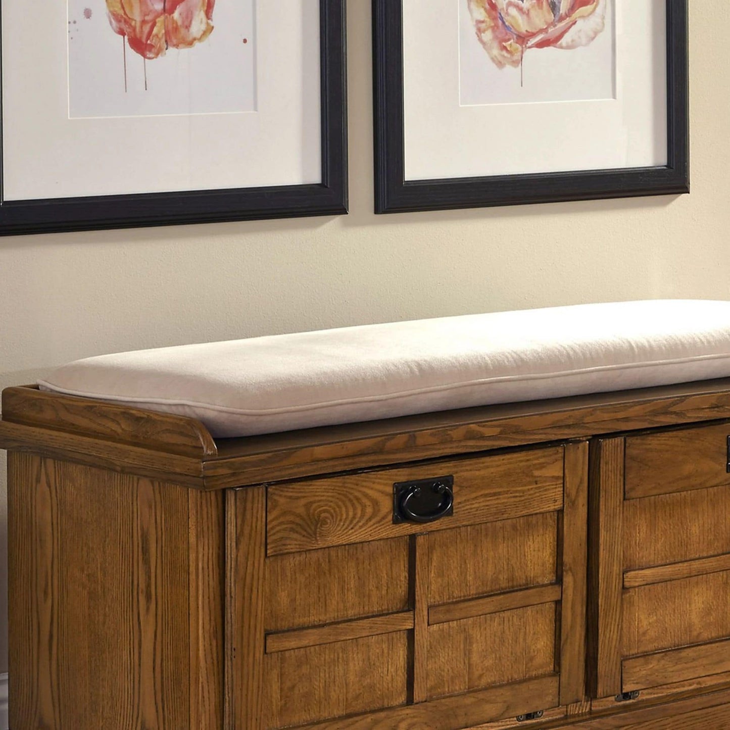 Banc de rangement rembourré en pierre ancienne de la grange grise