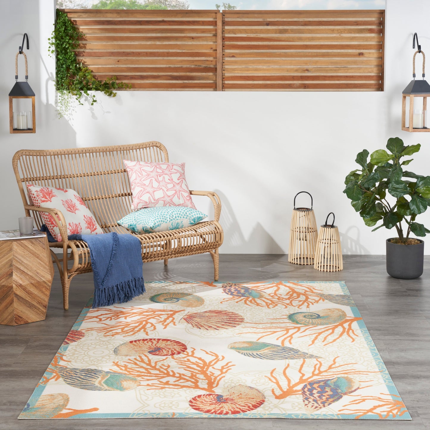 Tapis d'intérieur/extérieur Waverly Sun &amp; Shade Shore Thing Tropical Sea Shell Floral