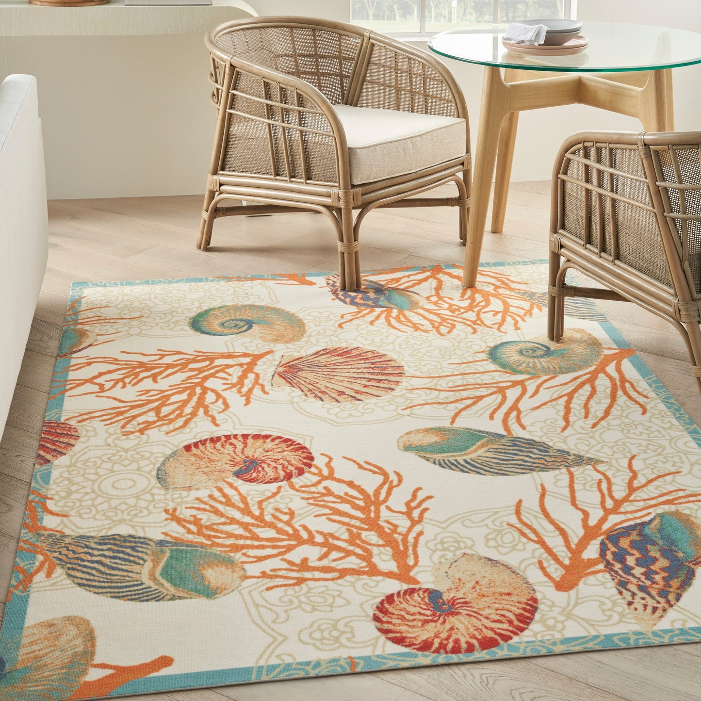 Tapis d'intérieur/extérieur Waverly Sun &amp; Shade Shore Thing Tropical Sea Shell Floral