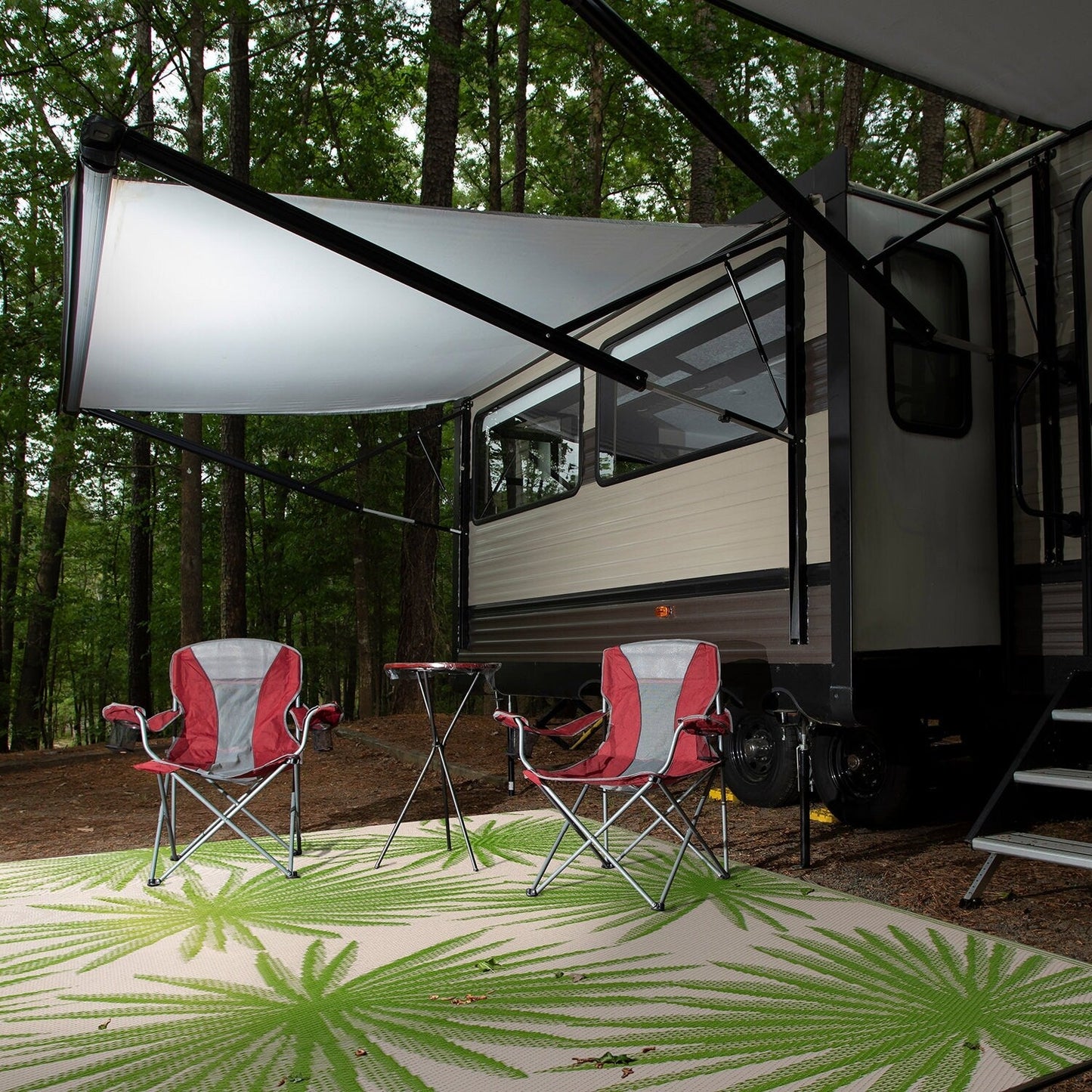 Tapis d'extérieur réversibles en plastique recyclé à motif floral tropical de World Rug Gallery