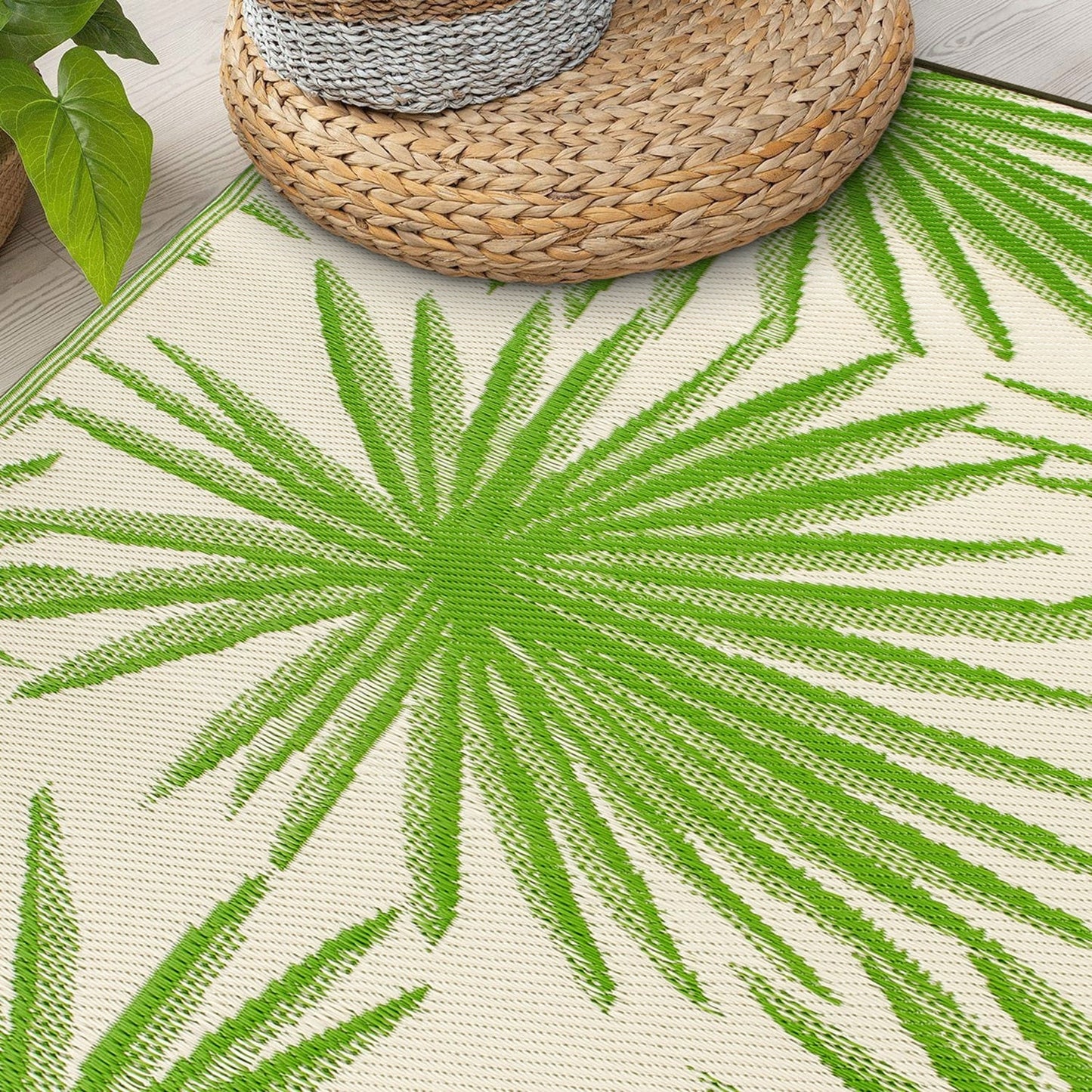 Tapis d'extérieur réversibles en plastique recyclé à motif floral tropical de World Rug Gallery