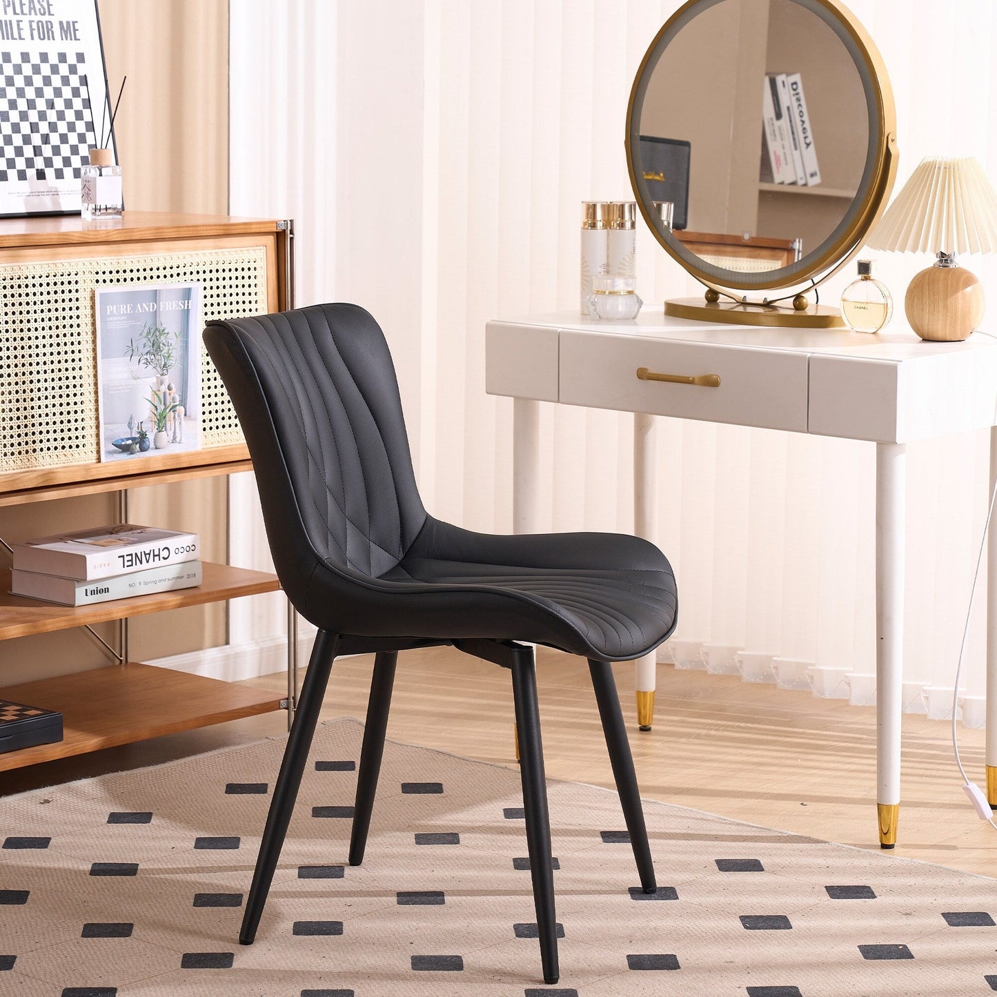 Ensemble de 2 chaises de salle à manger modernes sans accoudoirs, revêtues de cuir.