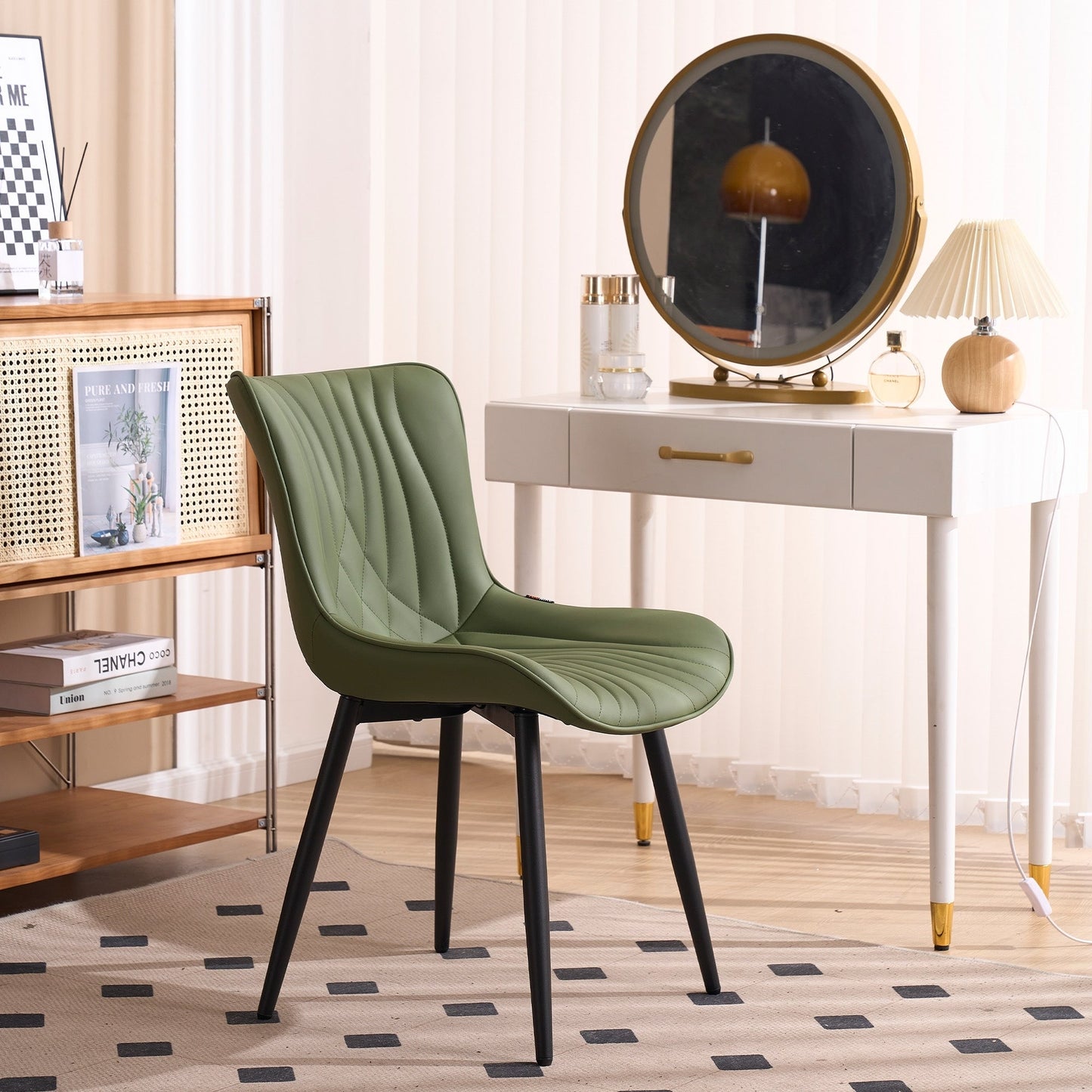 Ensemble de 2 chaises de salle à manger modernes sans accoudoirs, revêtues de cuir.