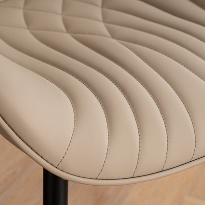 Ensemble de 2 chaises de salle à manger modernes sans accoudoirs, revêtues de cuir.