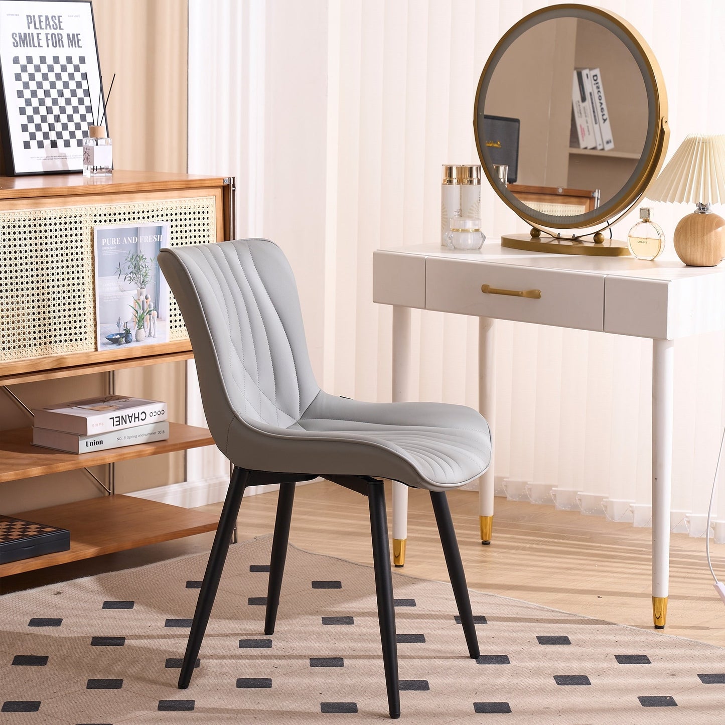 Ensemble de 2 chaises de salle à manger modernes sans accoudoirs, revêtues de cuir.