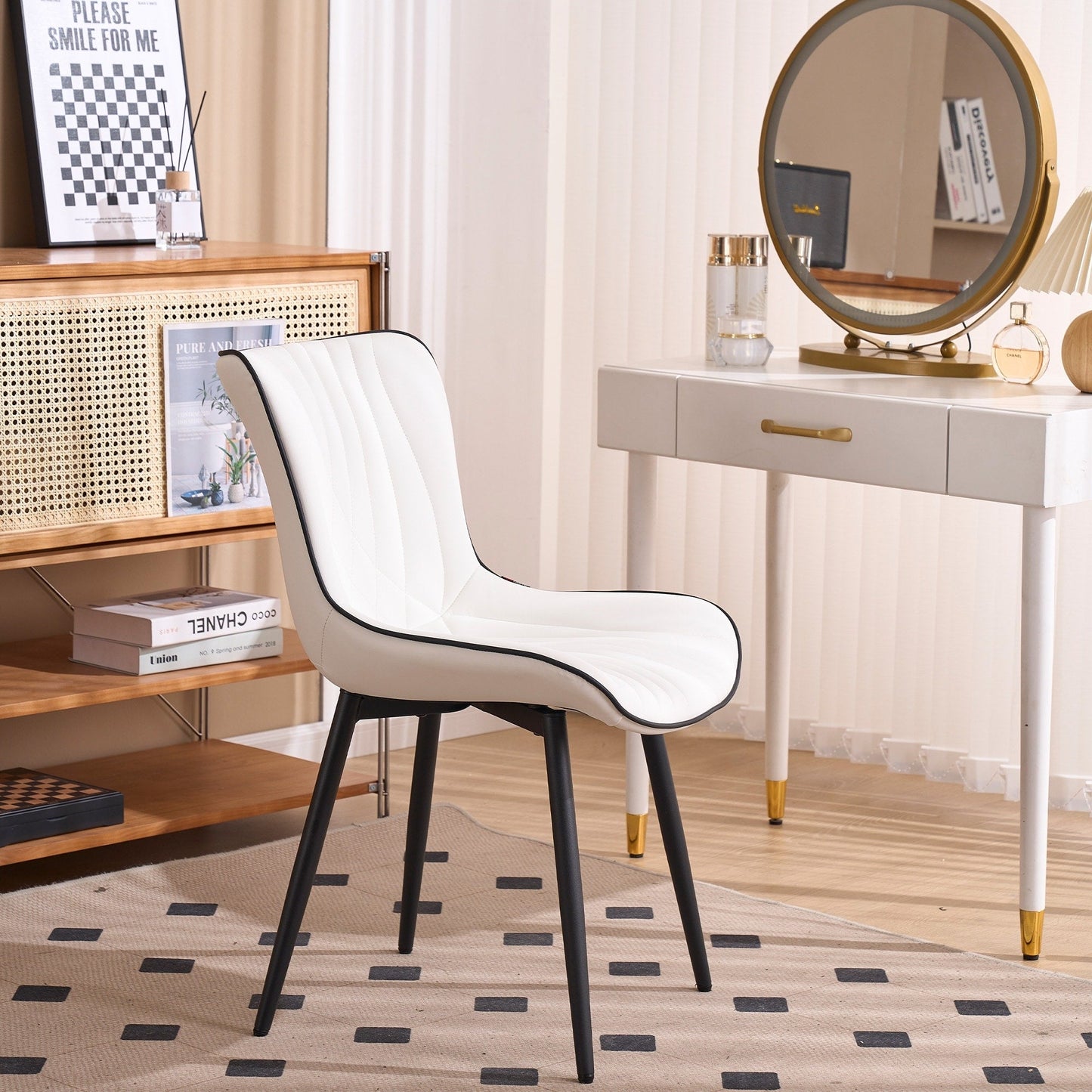 Ensemble de 2 chaises de salle à manger modernes sans accoudoirs, revêtues de cuir.